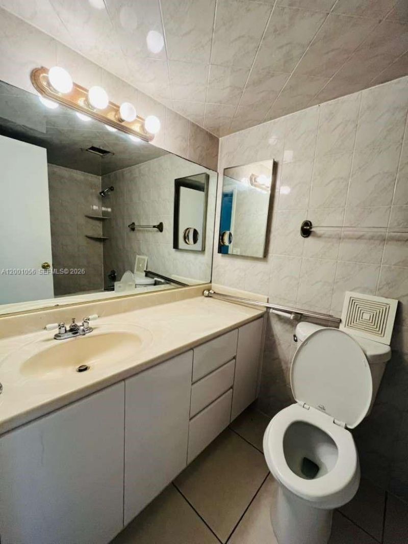 724 NE 4th St, Unit 9, Hallandale Beach, FL 33009 Photo