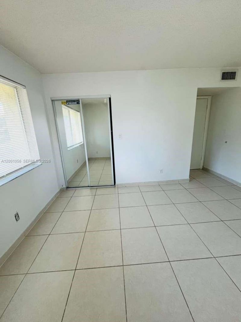 724 NE 4th St, Unit 9, Hallandale Beach, FL 33009 Photo