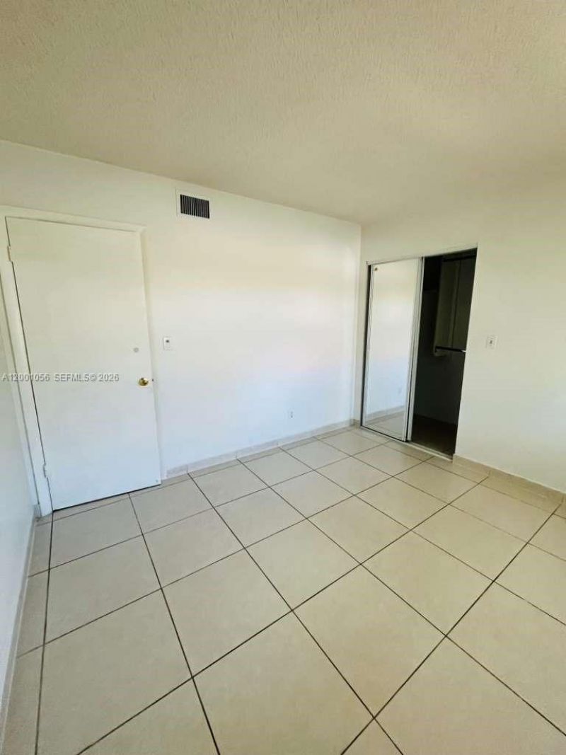 724 NE 4th St, Unit 9, Hallandale Beach, FL 33009 Photo