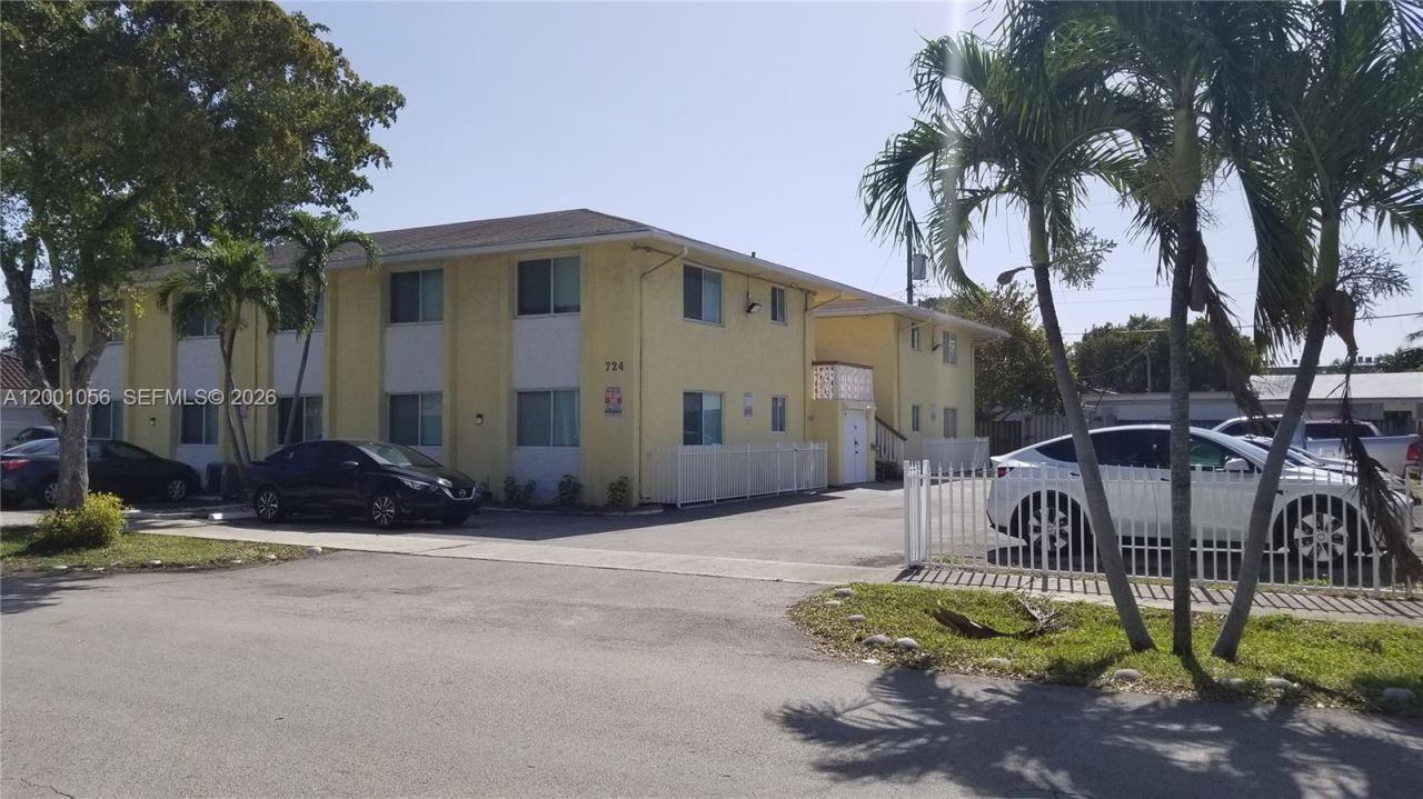 724 NE 4th St, Unit 9, Hallandale Beach, FL 33009 Photo