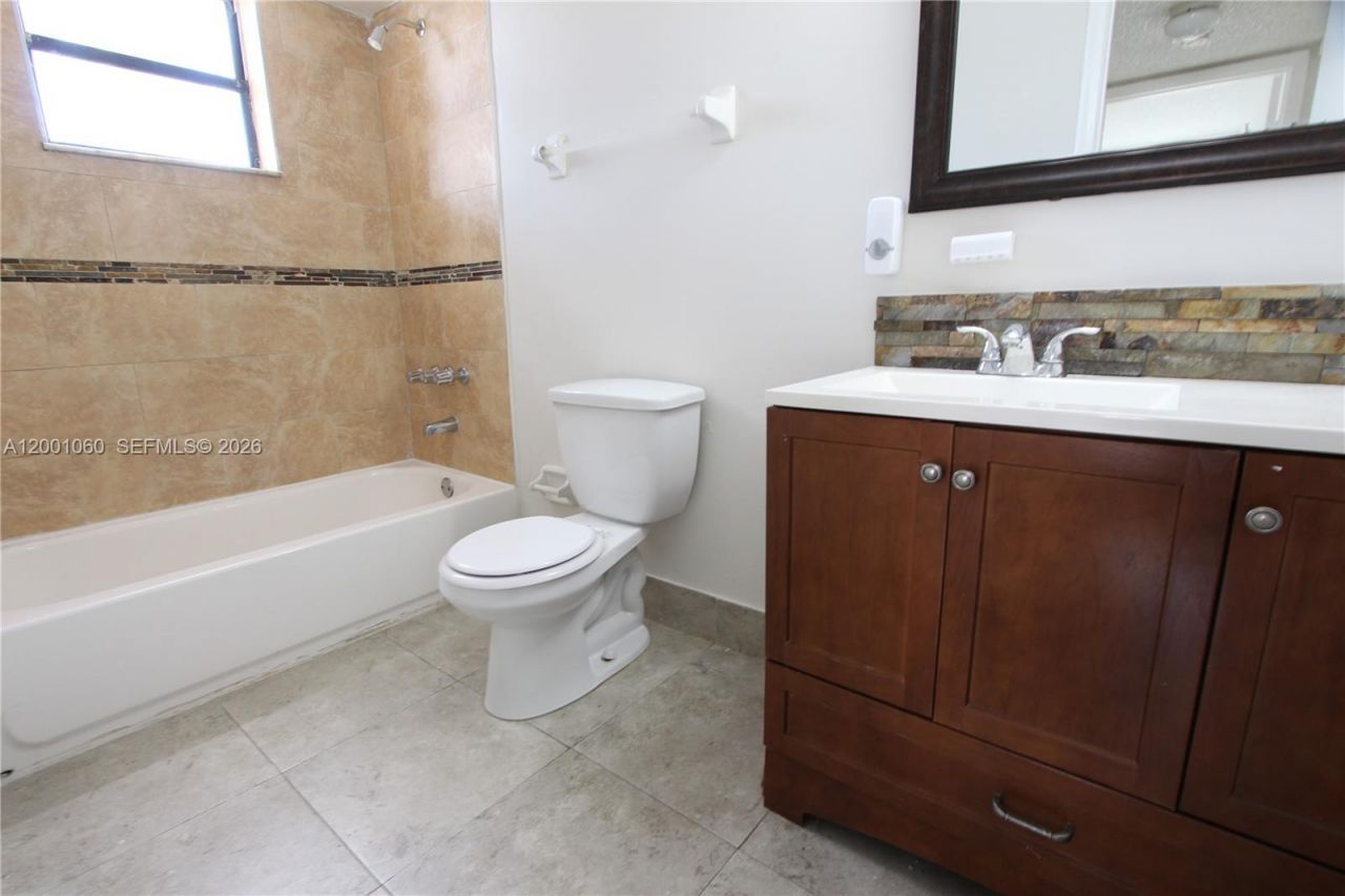 650 NW 114th Ave, Unit 201, Sweetwater, FL 33172 Photo