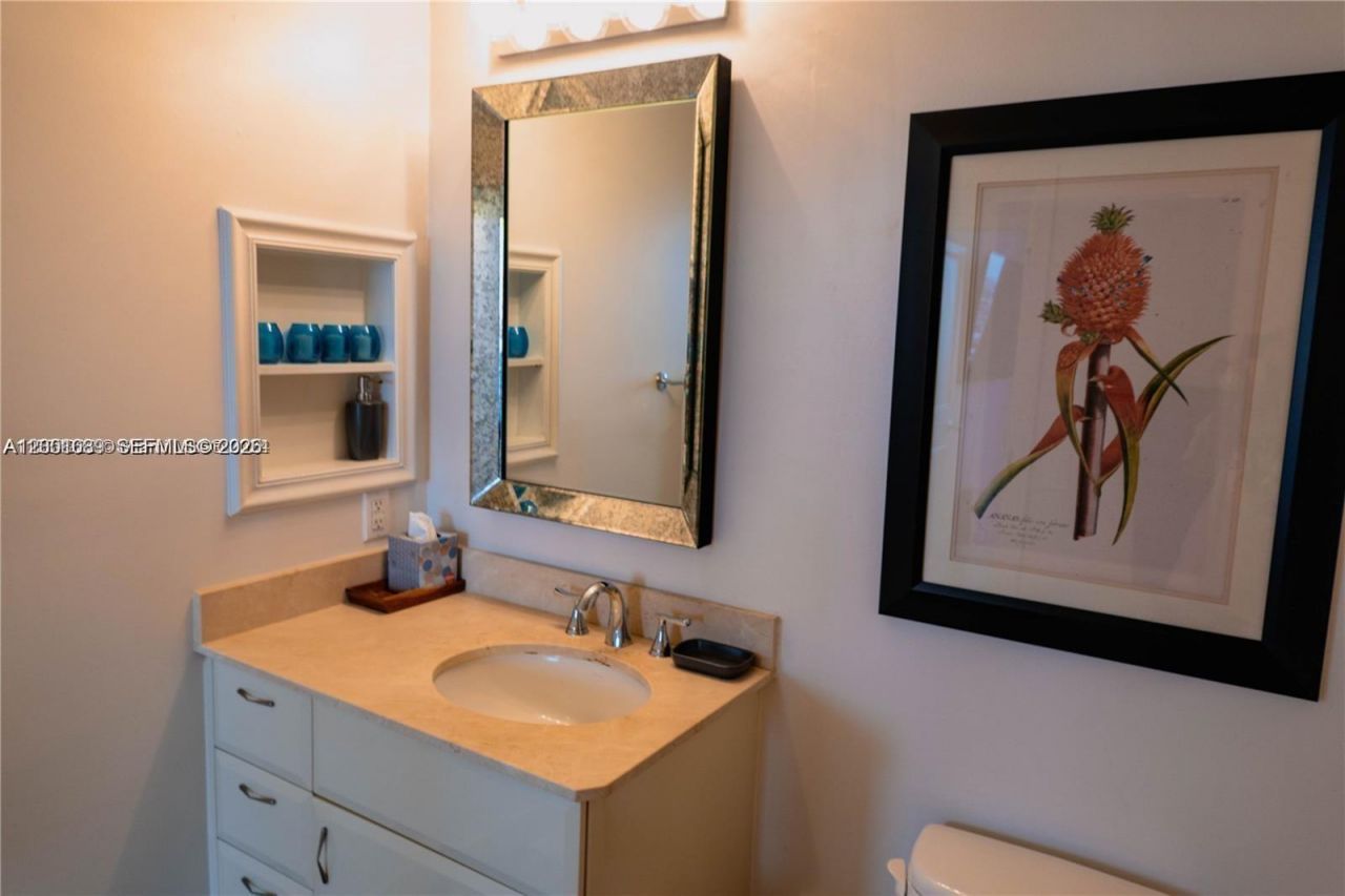 6365 Collins Ave, Unit 2710, Miami Beach, FL 33141 Photo