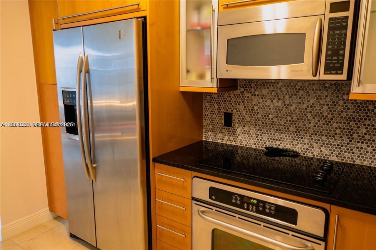 6365 Collins Ave, Unit 2710, Miami Beach, FL 33141 Photo
