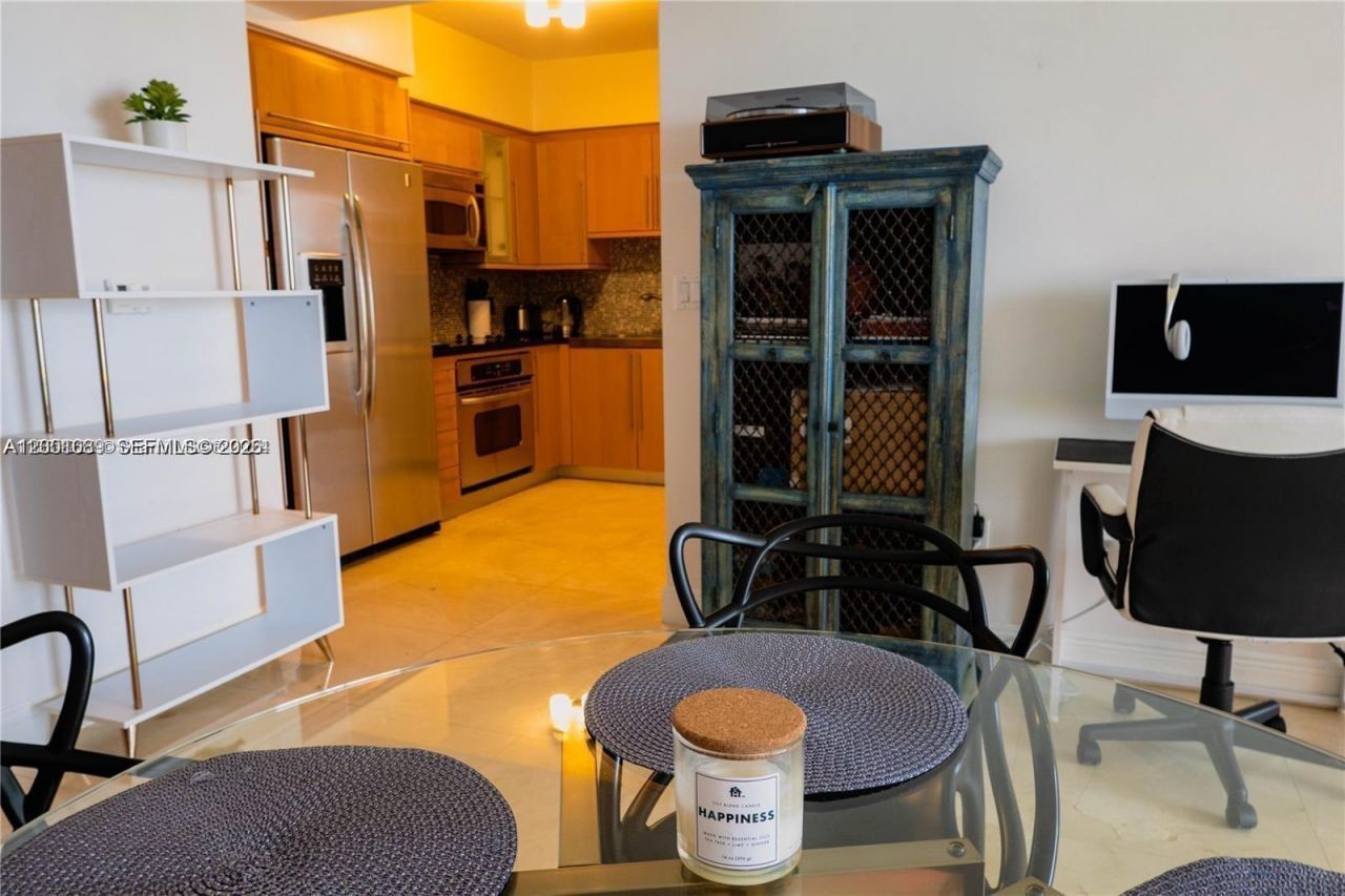 6365 Collins Ave, Unit 2710, Miami Beach, FL 33141 Photo