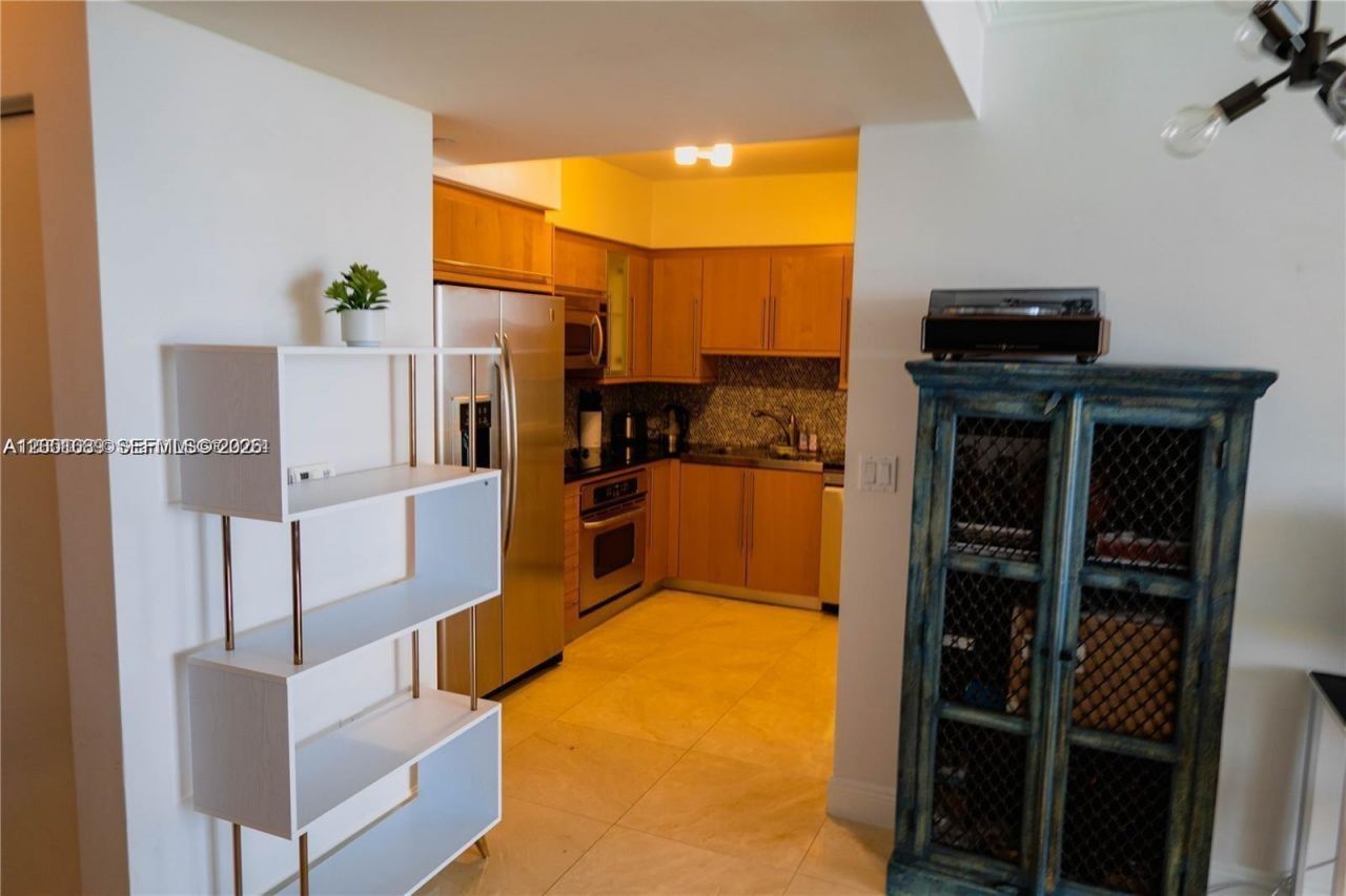 6365 Collins Ave, Unit 2710, Miami Beach, FL 33141 Photo