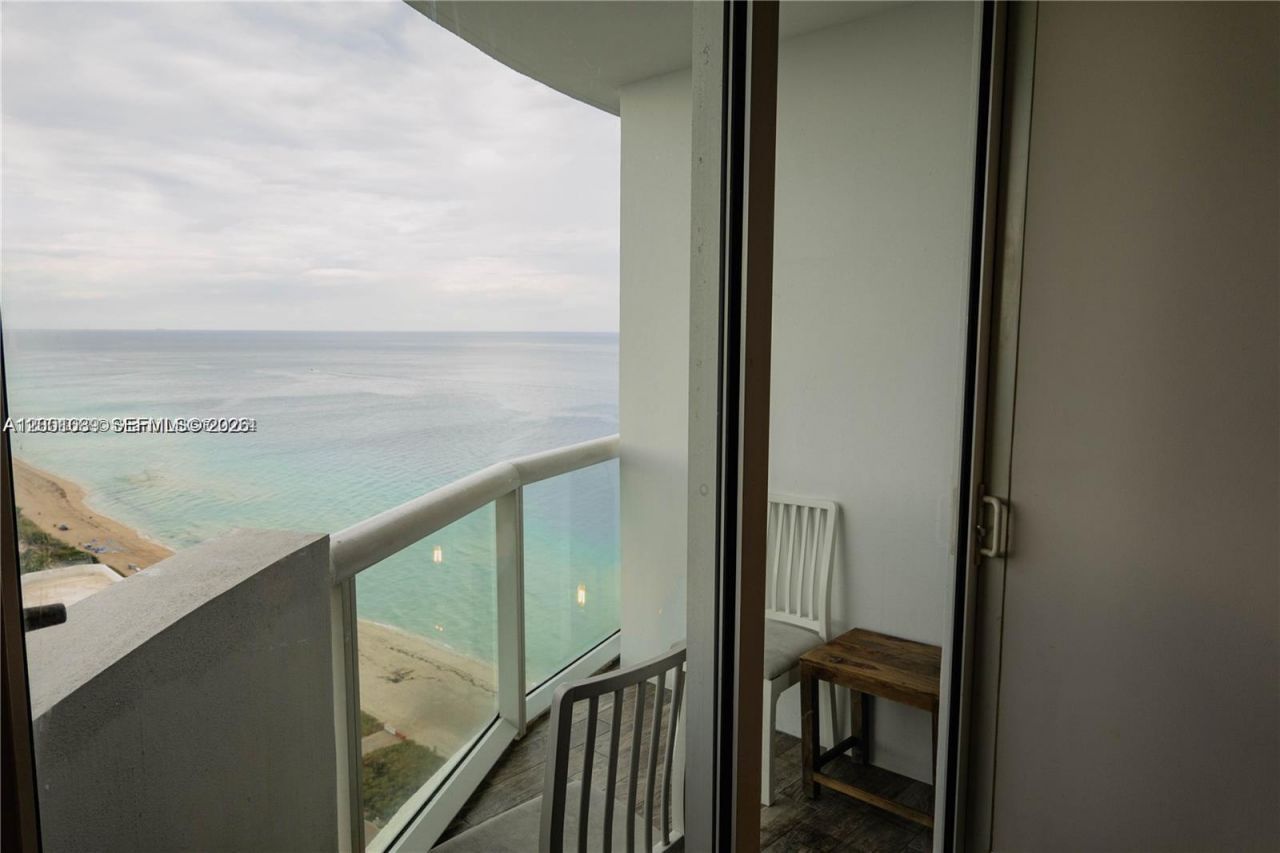 6365 Collins Ave, Unit 2710, Miami Beach, FL 33141 Photo