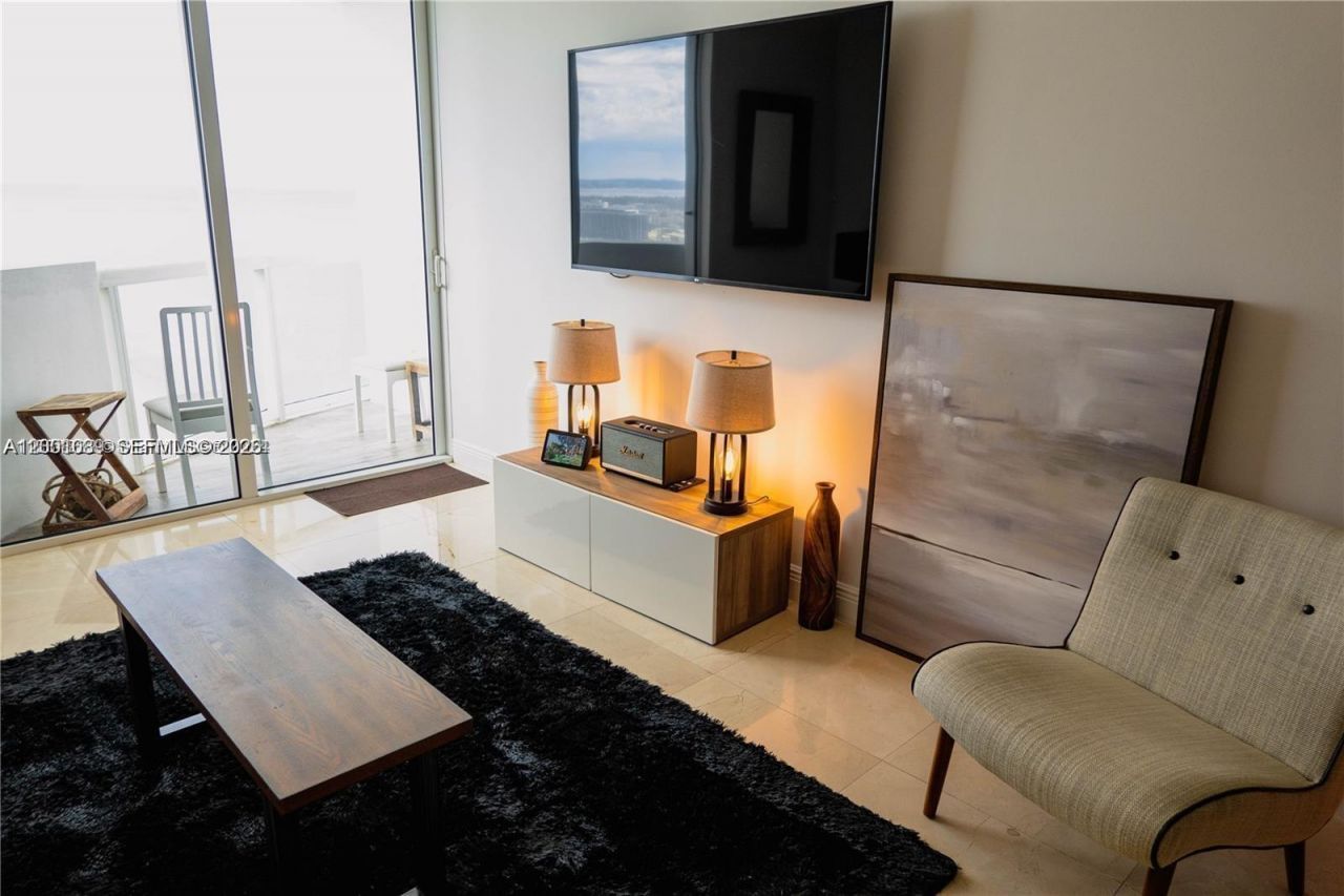 6365 Collins Ave, Unit 2710, Miami Beach, FL 33141 Photo
