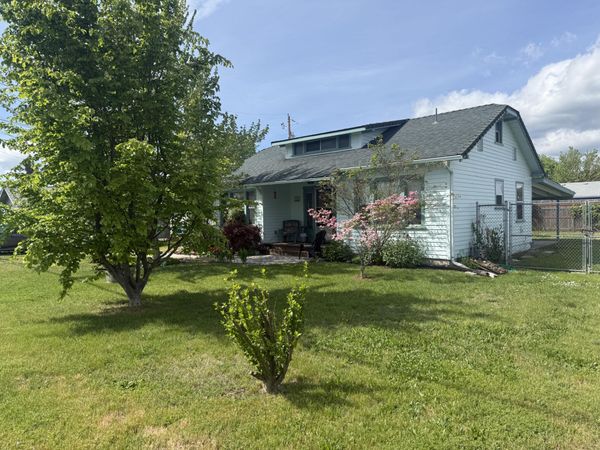 2717 Howard Avenue, Medford, OR 97501