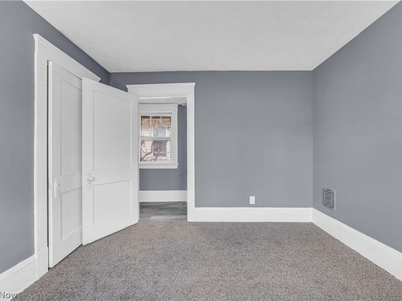 9303 Kempton Avenue, Cleveland, OH 44108 Photo 12