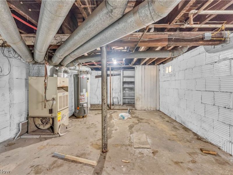 9303 Kempton Avenue, Cleveland, OH 44108 Photo 19