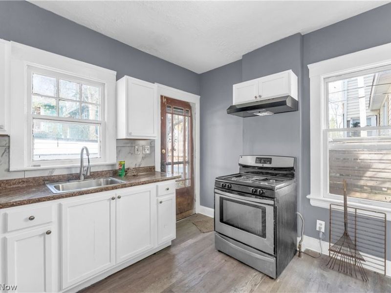 9303 Kempton Avenue, Cleveland, OH 44108 Photo 6