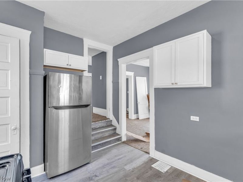 9303 Kempton Avenue, Cleveland, OH 44108 Photo 7