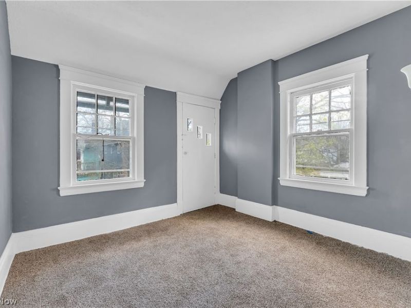 9303 Kempton Avenue, Cleveland, OH 44108 Photo 8