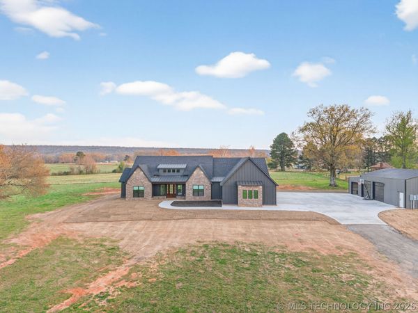 600 E McKenzie Avenue , Pocola, OK 74902