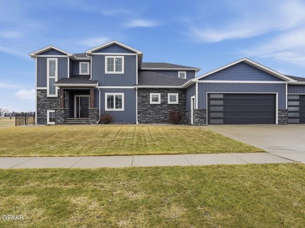 1495 57TH Avenue S, Grand Forks, ND 58201