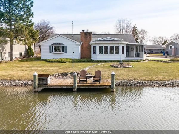 918 LEEWARD COURT, Oshkosh, WI 54901