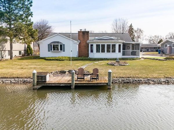 918 LEEWARD COURT, Oshkosh, WI 54901