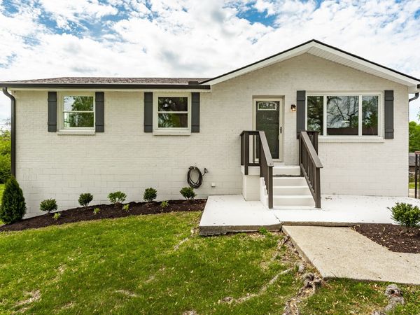 709 Perry Dr , Springfield, TN 37172