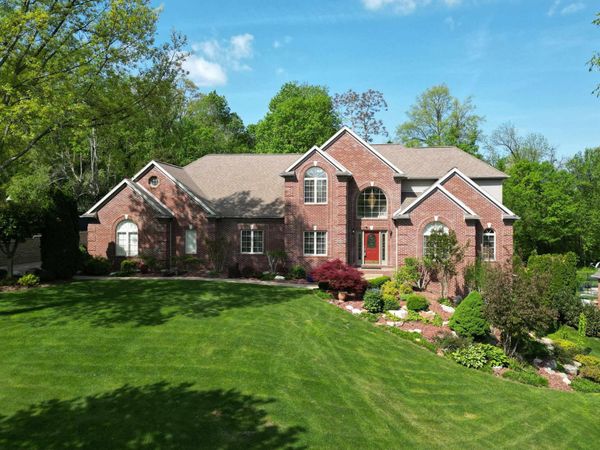 6644 Hillsgate Court, Newburgh, IN 47630
