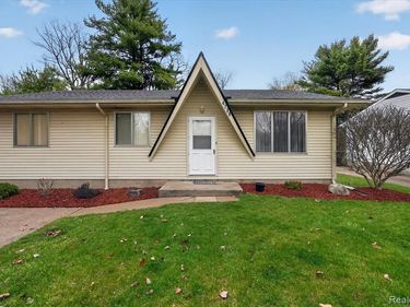 4739 Joan Lane, Hamburg Twp, MI 48169