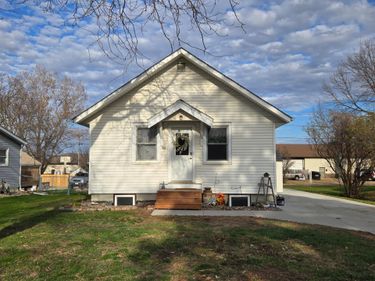 361 S Montgomery Avenue, Le Center, MN 56057