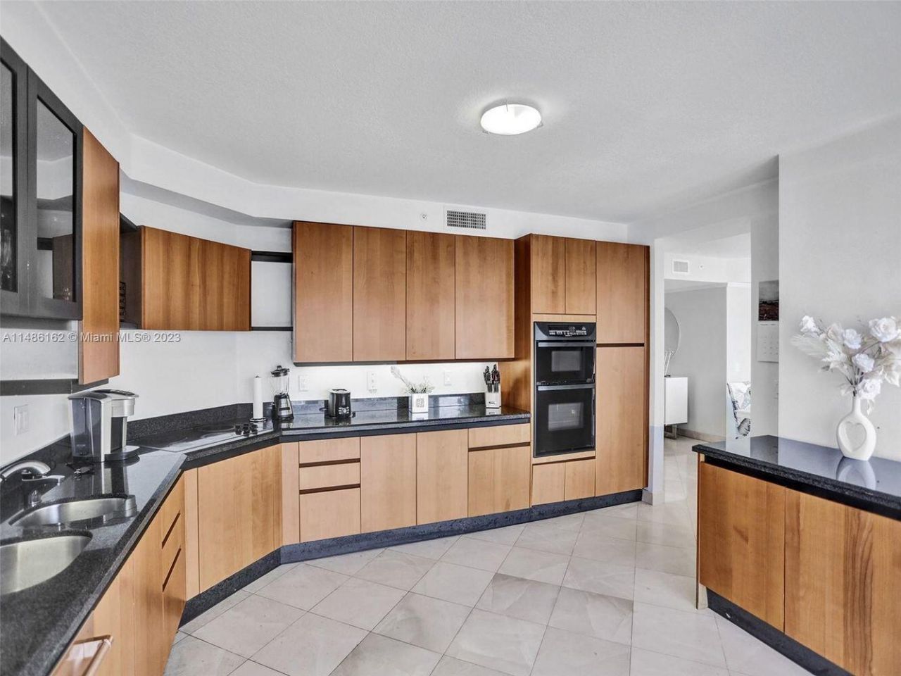 17555 Collins Avenue, Unit 1805, Sunny Isles Beach, FL 33160 Photo