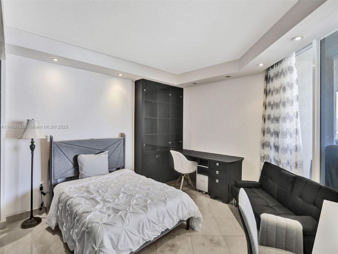 17555 Collins Avenue, Unit 1805, Sunny Isles Beach, FL 33160 Photo