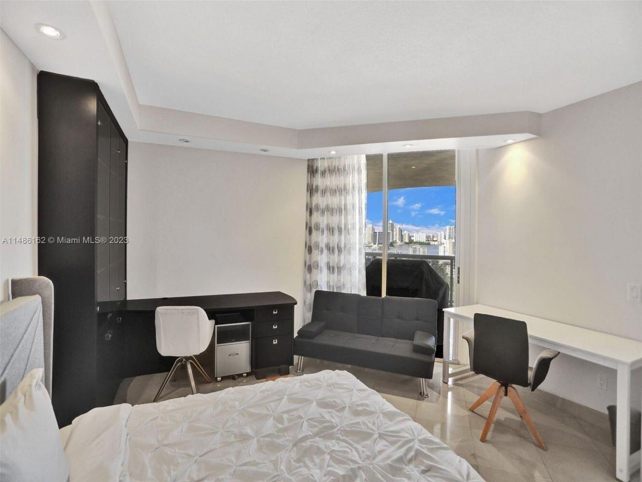 17555 Collins Avenue, Unit 1805, Sunny Isles Beach, FL 33160 Photo