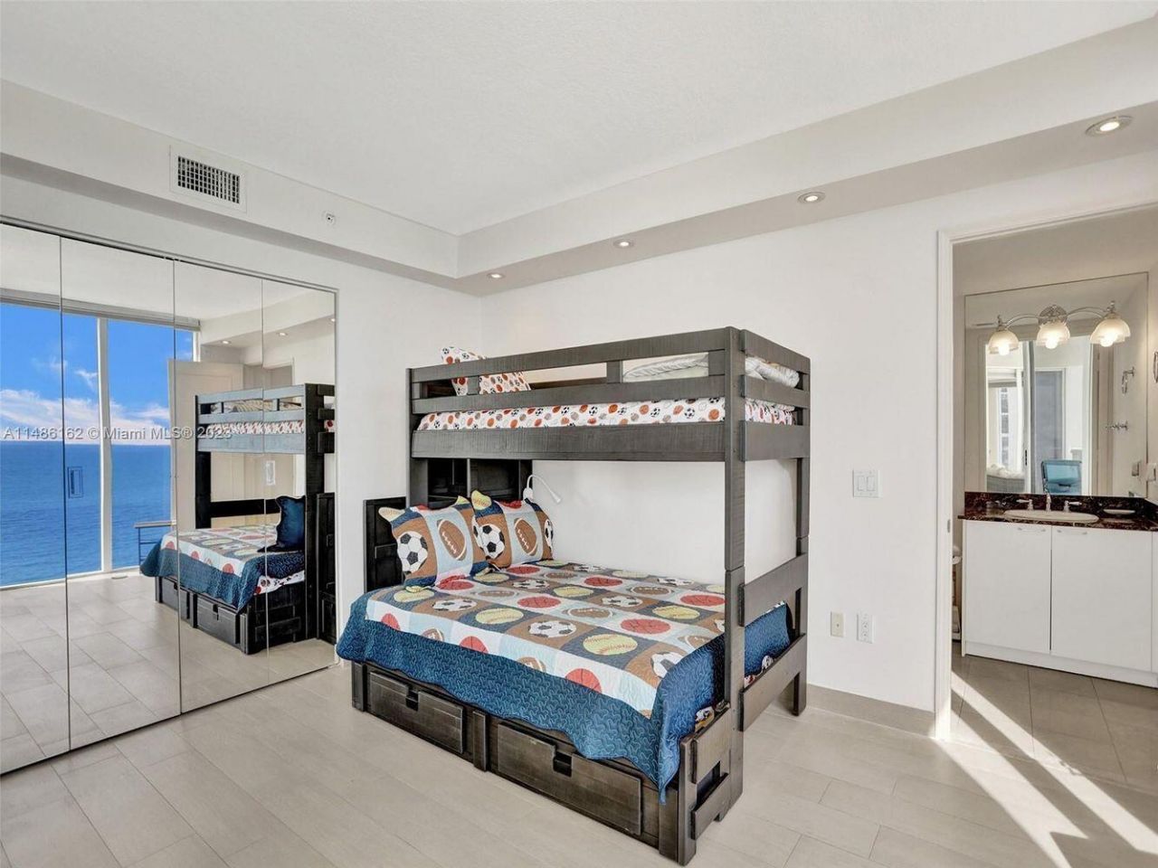 17555 Collins Avenue, Unit 1805, Sunny Isles Beach, FL 33160 Photo