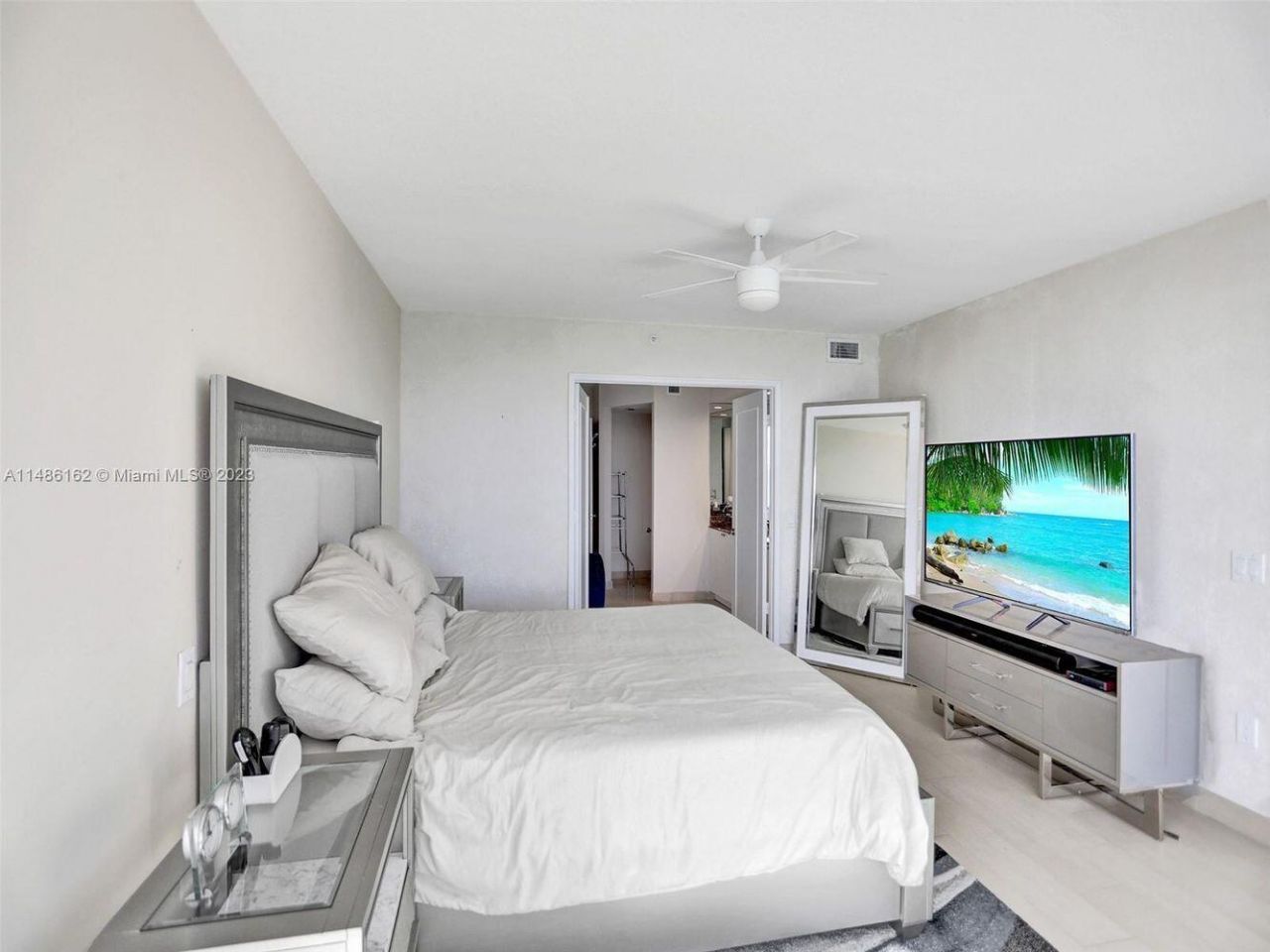 17555 Collins Avenue, Unit 1805, Sunny Isles Beach, FL 33160 Photo