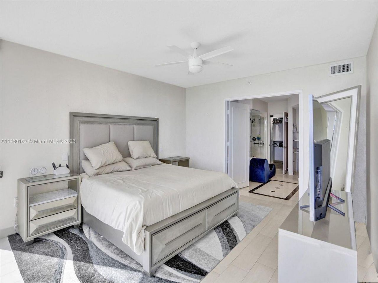 17555 Collins Avenue, Unit 1805, Sunny Isles Beach, FL 33160 Photo