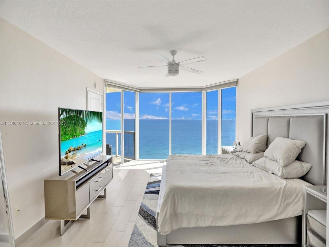 17555 Collins Avenue, Unit 1805, Sunny Isles Beach, FL 33160 Photo
