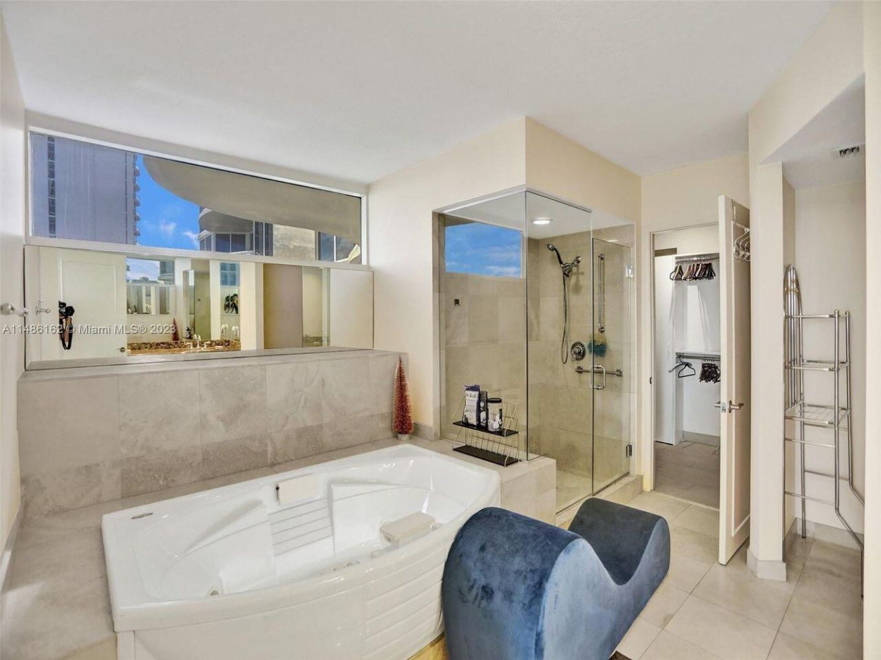 17555 Collins Avenue, Unit 1805, Sunny Isles Beach, FL 33160 Photo