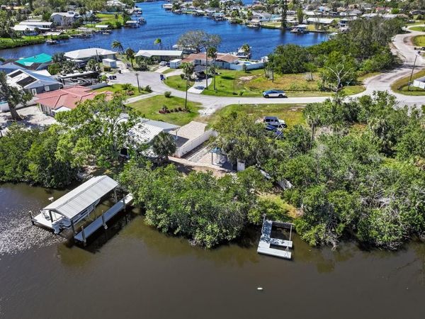 107 6TH STREET NW, RUSKIN, FL 33570