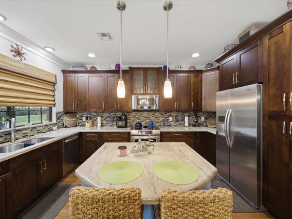 110 E Riverwalk Cir E, Plantation, FL 33325