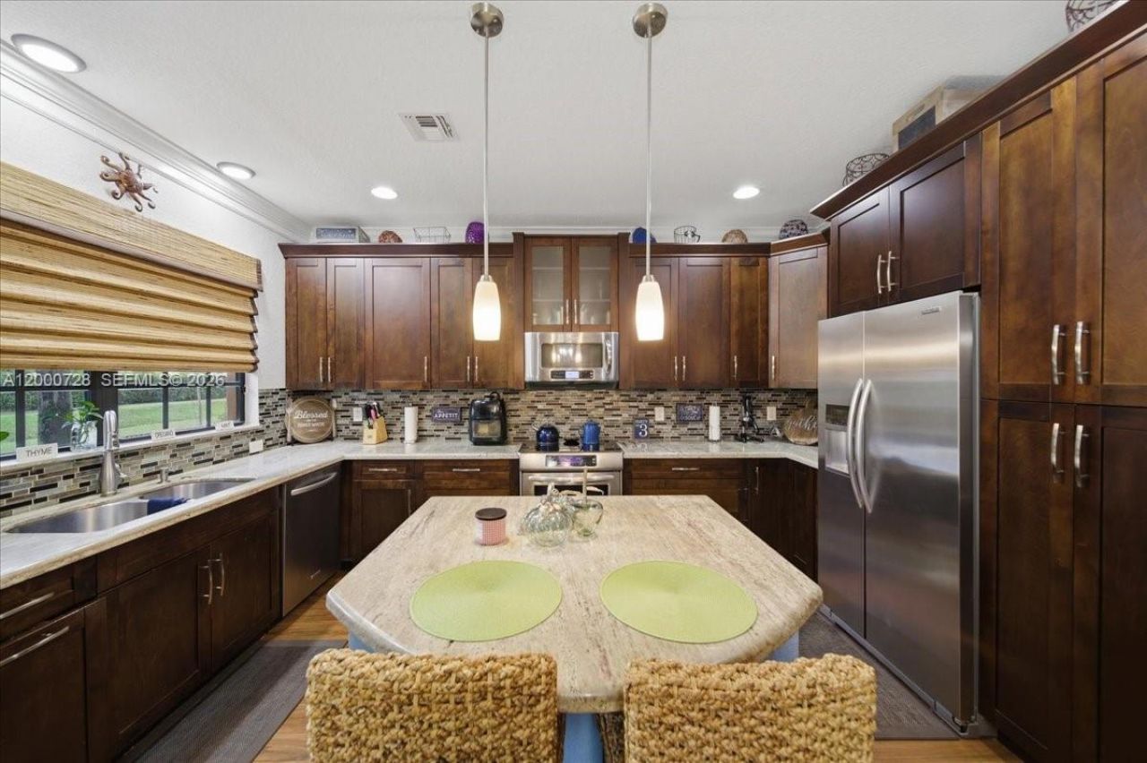 110 E Riverwalk Cir E, Plantation, FL 33325 Photo