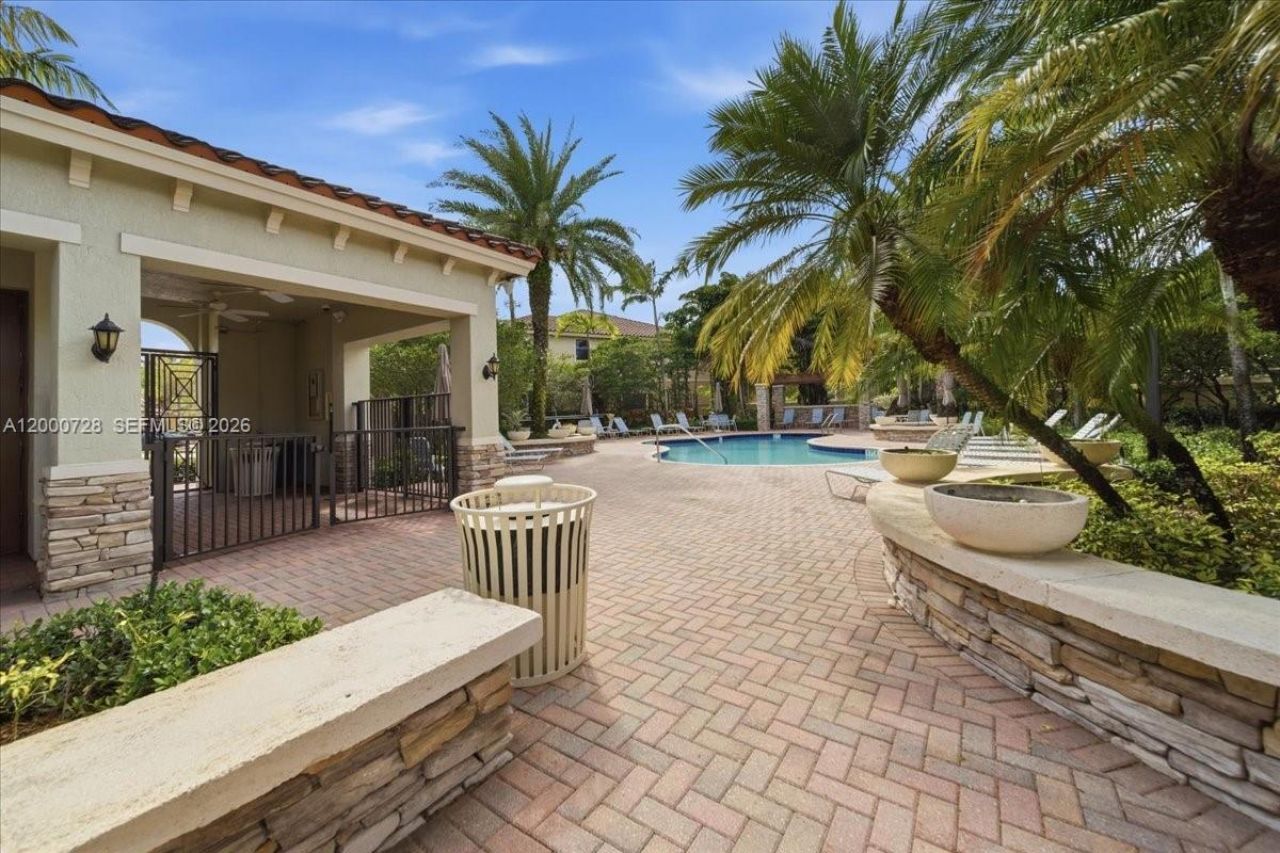 110 E Riverwalk Cir E, Plantation, FL 33325 Photo