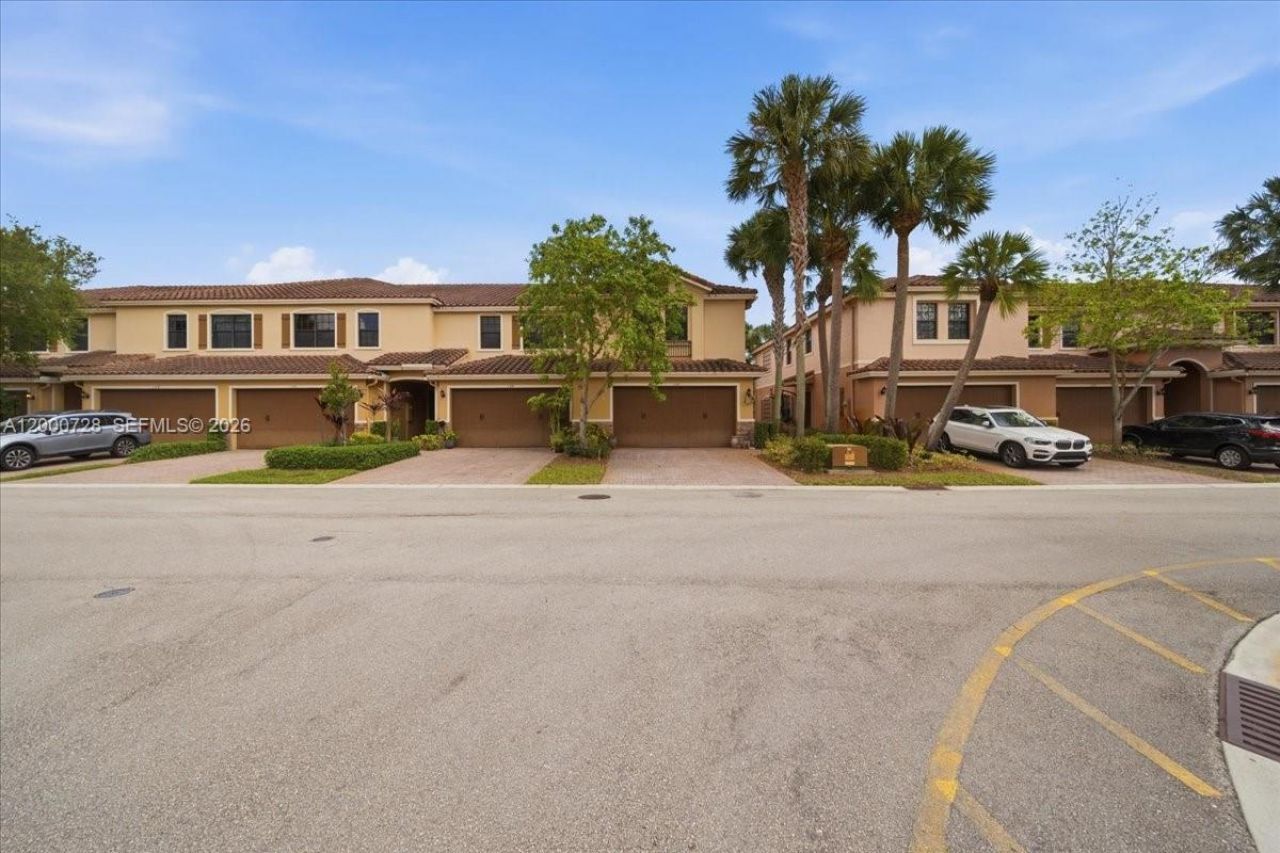 110 E Riverwalk Cir E, Plantation, FL 33325 Photo
