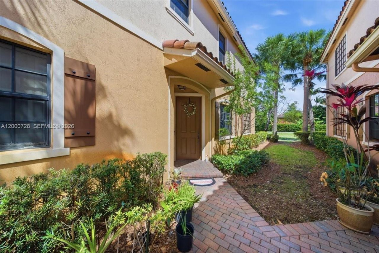 110 E Riverwalk Cir E, Plantation, FL 33325 Photo