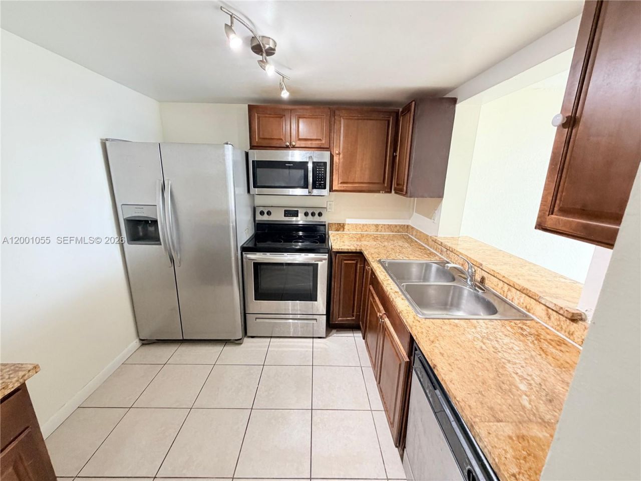496 NW 165th St Rd, Unit D-409, Miami, FL 33169 Photo