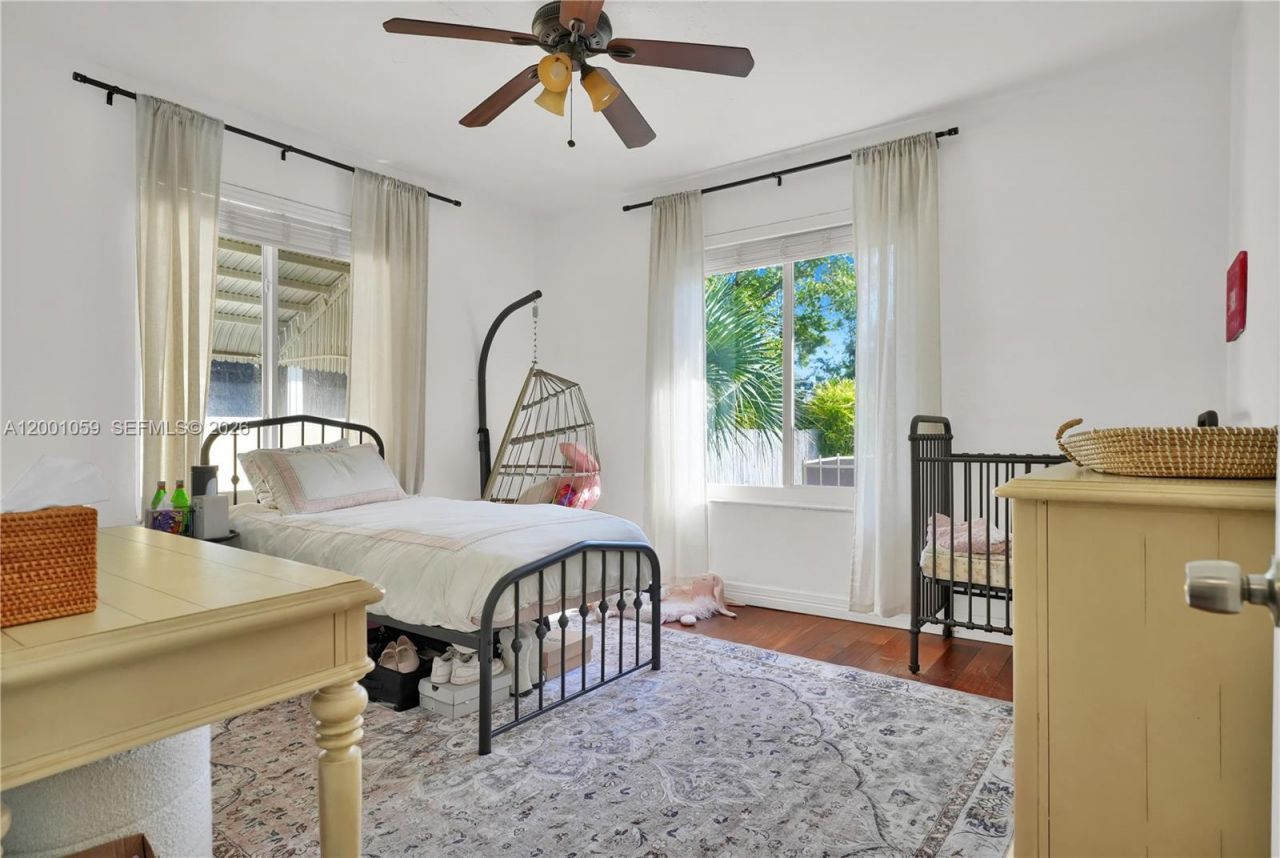 820 W 43rd Ct, Miami Beach, FL 33140 Photo