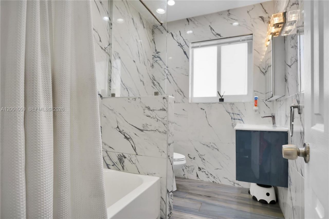 820 W 43rd Ct, Miami Beach, FL 33140 Photo