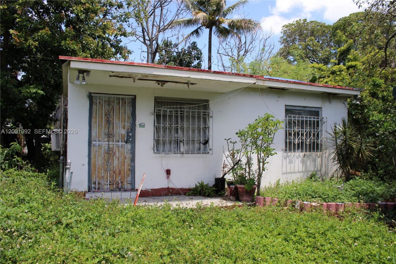 111 NW 52nd St, Miami, FL 33127 Photo
