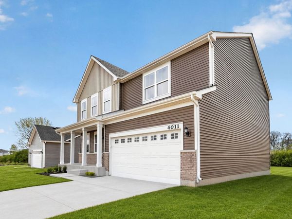 4011 Meadowridge Drive, Woodstock, IL 60098
