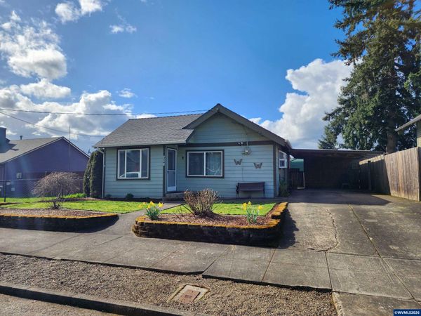 208 S Swiegle Av, Molalla, OR 97038