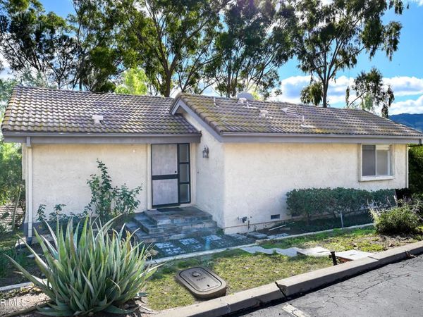 2 Sparrowhawk Lane, Oak Park, CA 91377