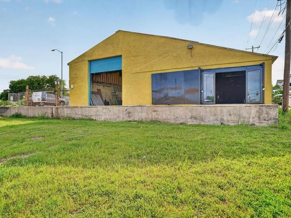 2025 E Rosedale Street , Fort Worth, TX 76104