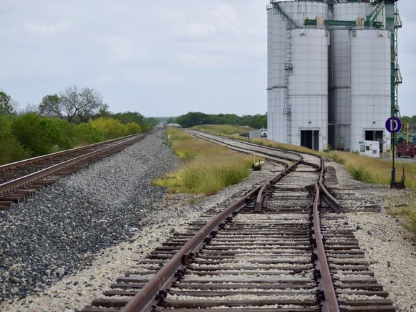 657 FM 99, WHITSETT, TX 78075