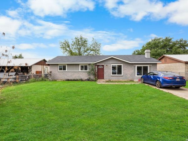 2305 ELAINE DR, Hondo, TX 78861