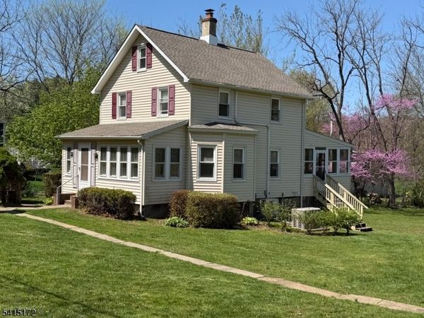 10 Bellows Ln, Montville, NJ 07082